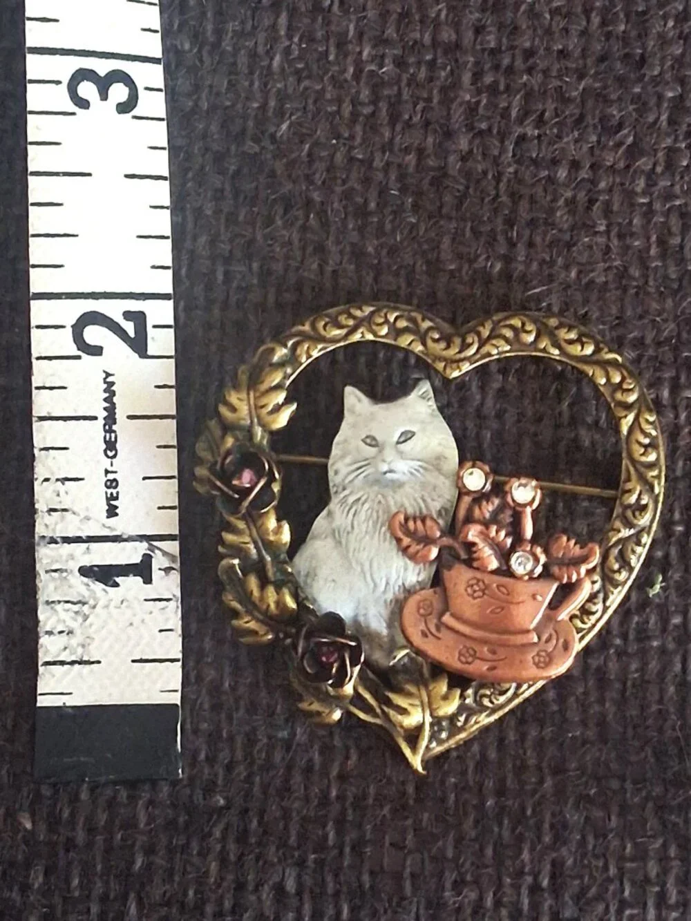 VTG KC Tri-Color Metal Cat & Teacup Open Heart Brooch